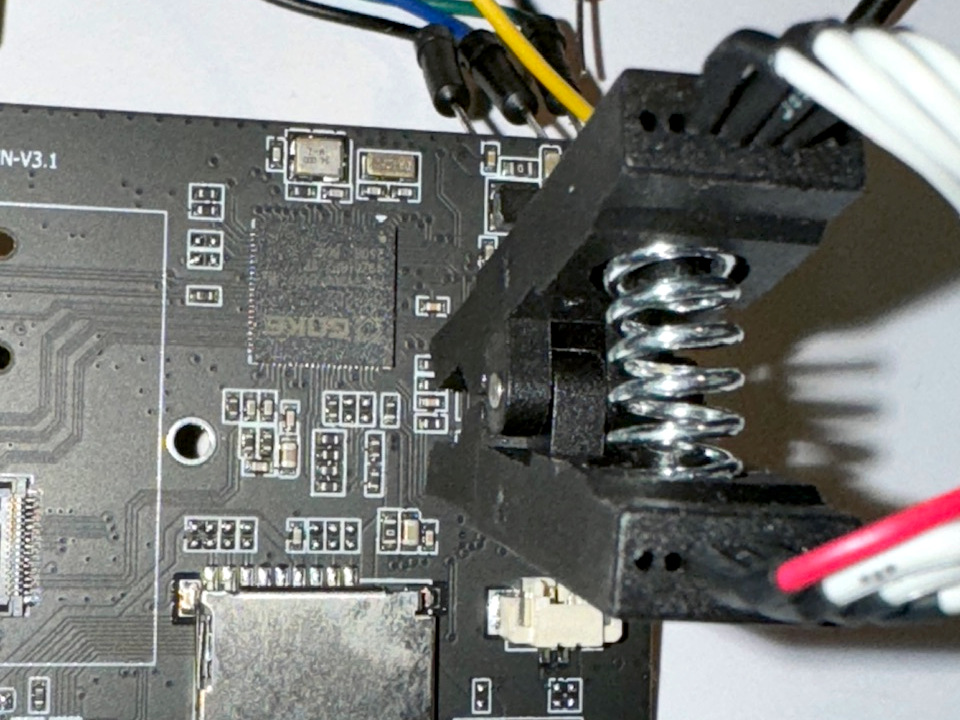 Flash memory with SOIC8 clip attached